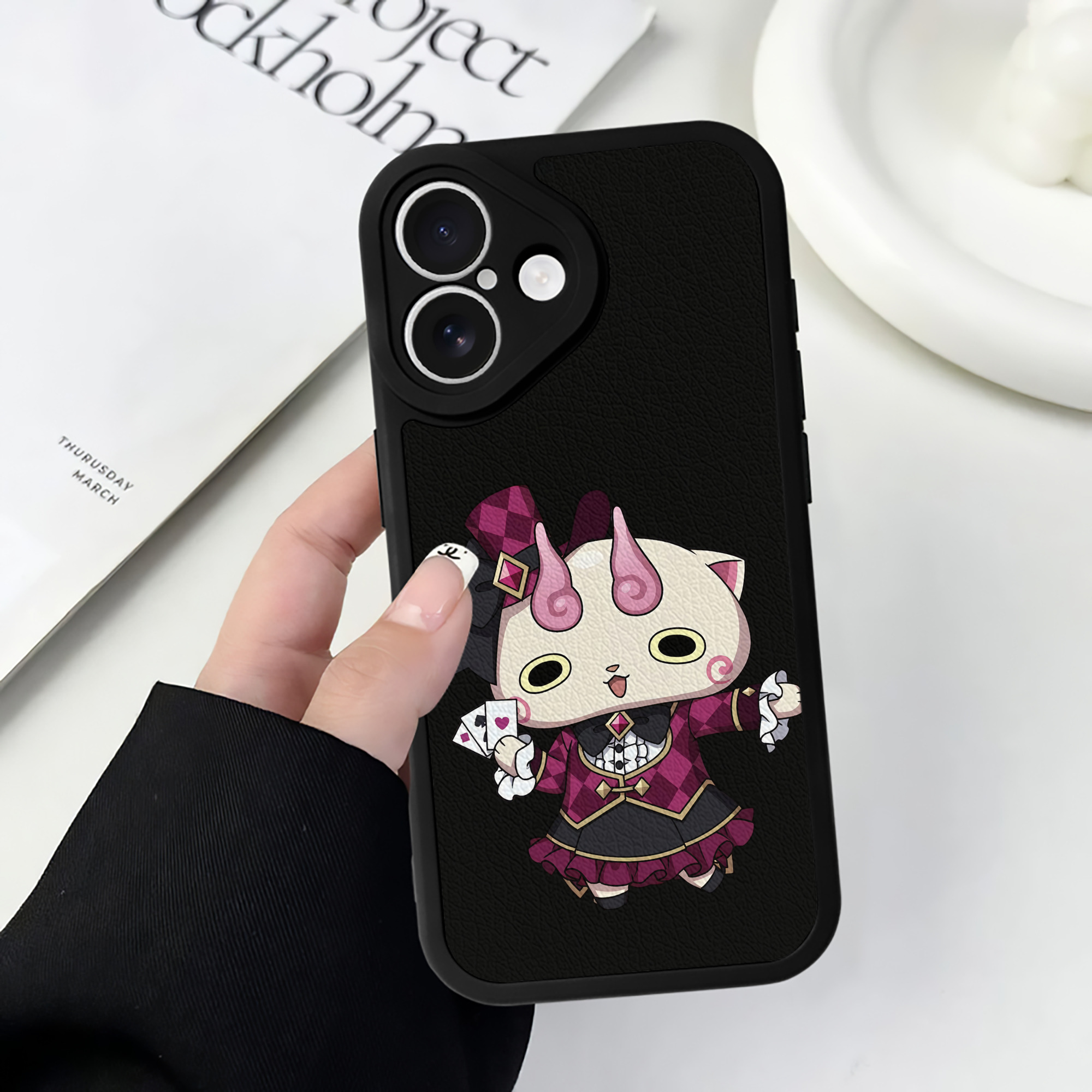 （画像用） 妖怪ウォッチ Yo-kai Watch 【iPhone 16シリーズ対応】シリコンスマホケース（レザー調） 材質：シリコン